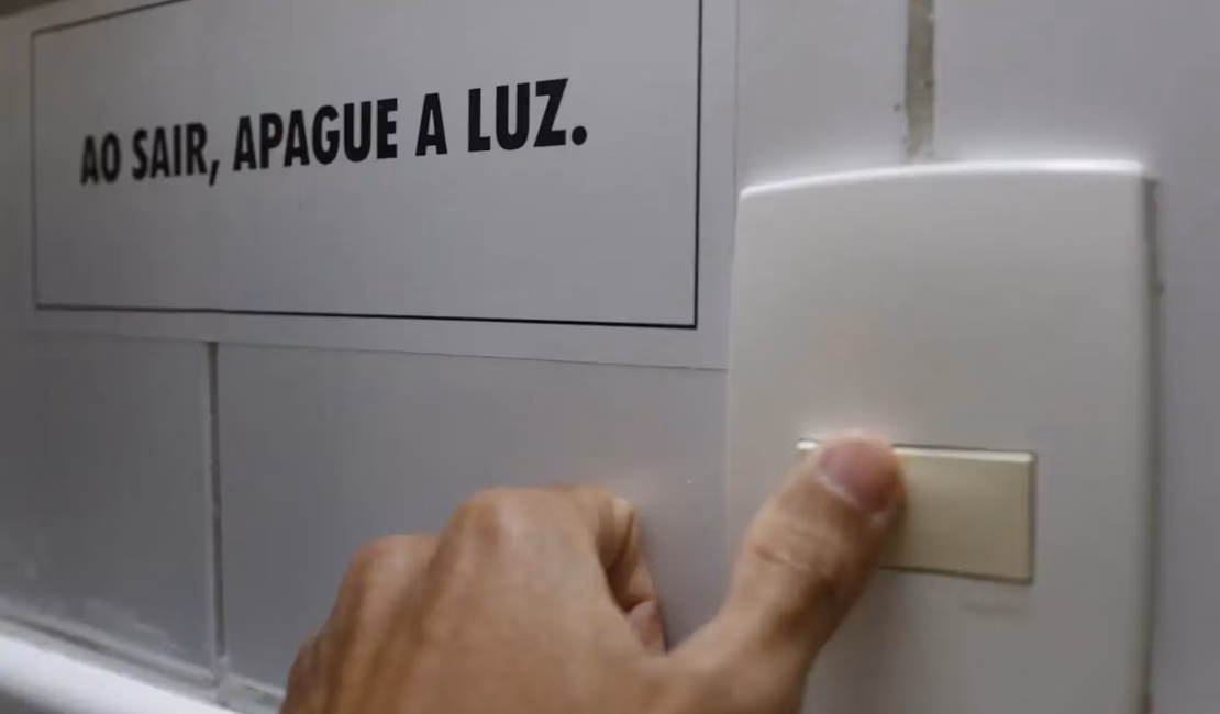 Conta de luz vai ficar mais cara em agosto com bandeira vermelha