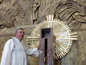 Padre é assassinado durante assalto a igreja em Brasília