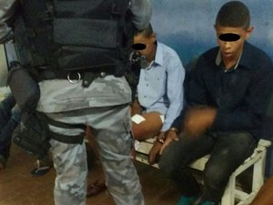 Menores tentam praticar assalto, mas vítima reage e efetua disparos de arma de fogo