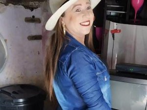 Mulher morre após passar por quebra-molas e colidir em poste de energia