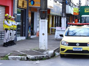 Homem é preso após furtar produtos de higiene de mercadinho no Benedito Bentes