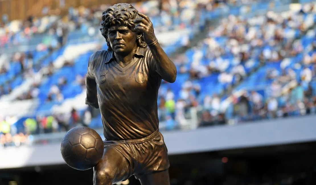 Estátua de Maradona é devolvida por ser muito cara
