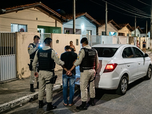 Homem é preso após descumprir medida e tentar atropelar mulher em Arapiraca