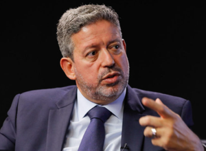 Arthur Lira diz que adiamento do PL das fake news não enterra projeto