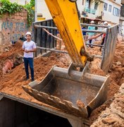 Prefeito Rodrigo Cunha vistoria obra de macrodrenagem da Grota do Ipanema