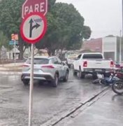 Colisão envolvendo quatro veículos deixa motociclista ferido em Arapiraca