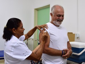 Saiba quais são as vacinas recomendadas para idosos no calendário nacional
