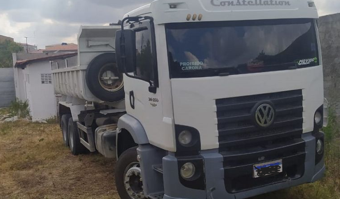 9º BPM recupera caminhão com carga de produtos químicos em Delmiro Gouveia