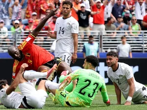 Bélgica leva susto do Egito, reage, mas só empata na estreia da Copa