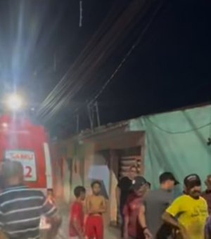 Idoso provoca incêndio dentro de casa e é salvo por vizinhos no bairro Eldorado, em Arapiraca