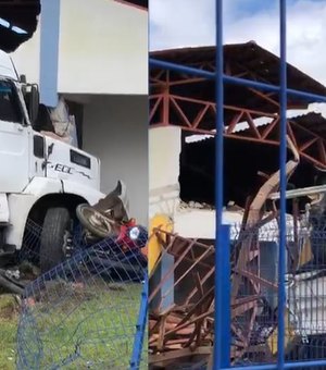 [Vídeo] Carreta perde controle e invade escola no município de São Sebastião
