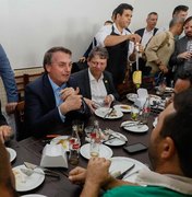 'Estou comendo pão que diabo amassou', diz Bolsonaro a caminhoneiros