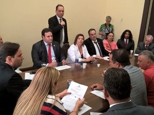 Reunião entre servidores de Maceió e vereadores termina sem resultado