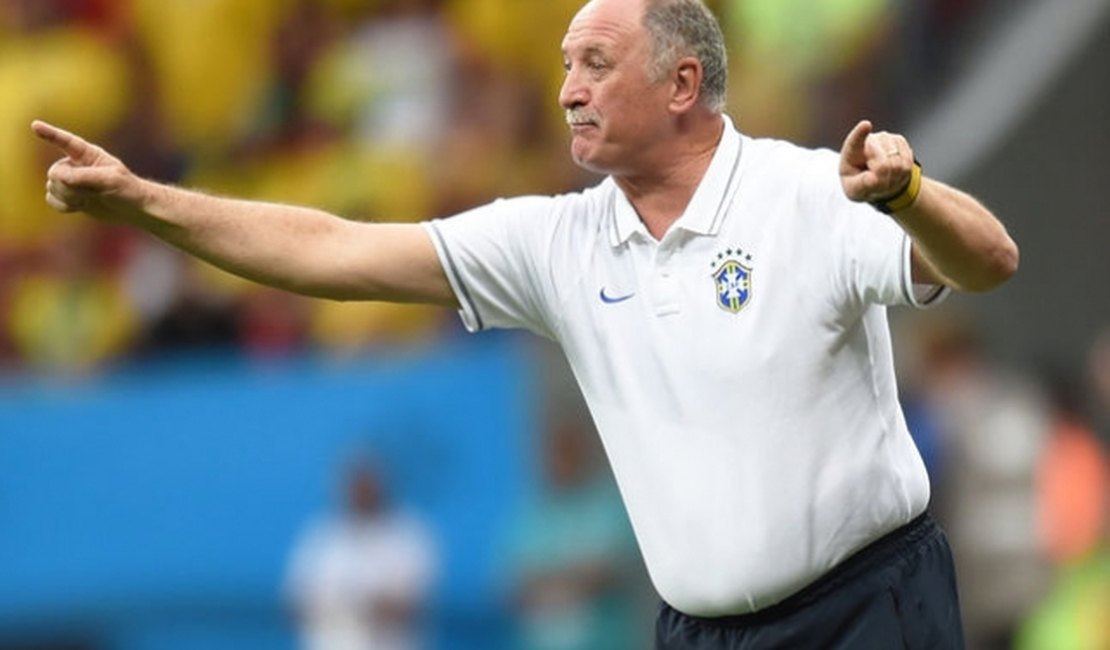 Felipão entrega o cargo, mas lembra que, graças a ele, Seleção voltou à semifinal