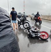 Colisão entre carro e moto deixa jovem ferido no Viaduto IB Gatto Falcão