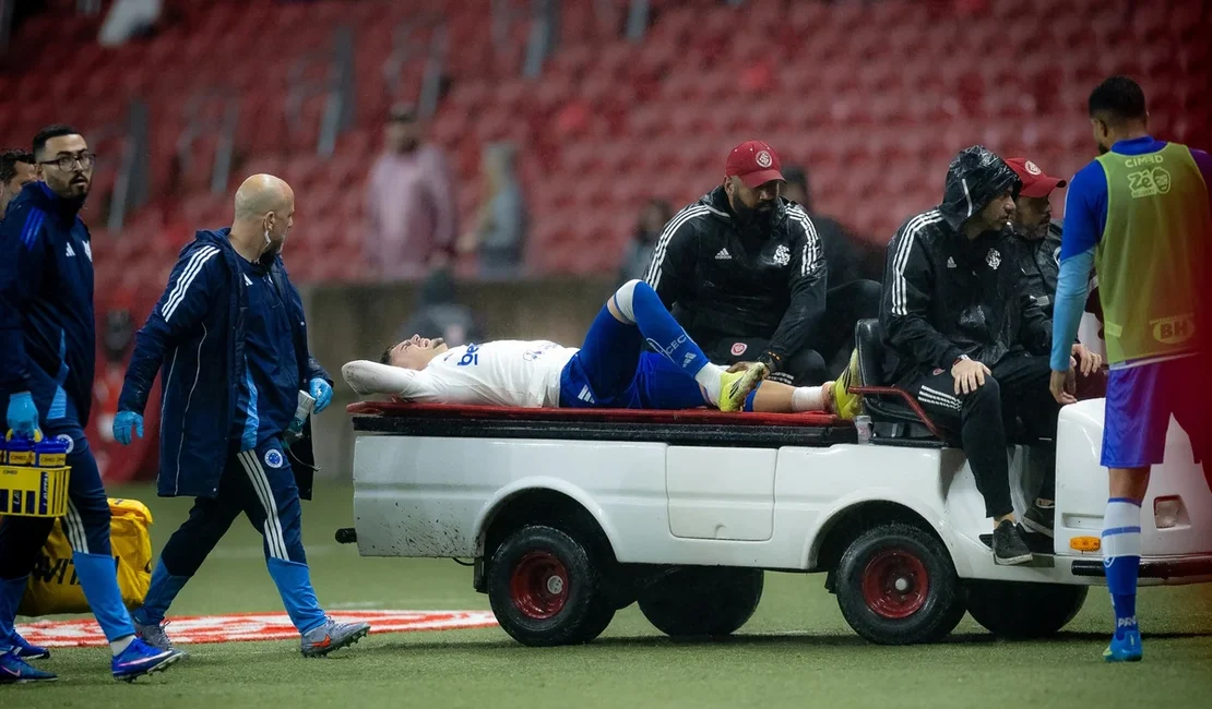 Gabriel Pec, do Cruzeiro, tem fratura confirmada na perna esquerda