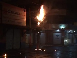 [Vídeo] Fiação elétrica incendeia no Centro de Arapiraca