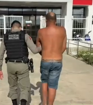 Filho é preso suspeito de agredir pai de 97 anos e incendiar casa no Sertão de Alagoas