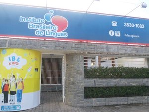 Escola de idiomas permite alunos pagarem matrícula com gestos de amor