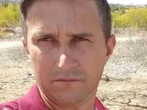 Homem morre em grave acidente de moto após carro invadir contramão em Piranhas