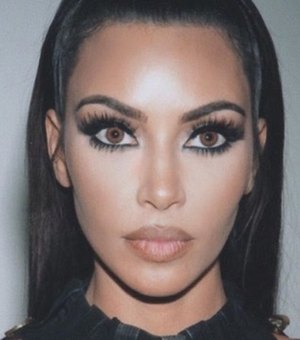 Kardashian polemiza após indicar doce que “controla a fome”