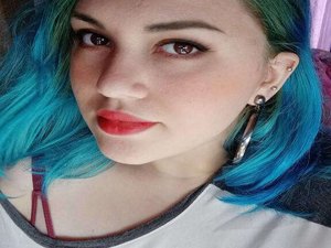 Jovem de 21 anos é atacada a facadas pelo próprio pai