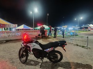 Suspeitos são flagrados com pedras de crack durante patrulhamento na orla de Penedo