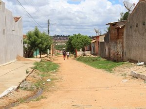 Motocicleta roubada estava escondida dentro de residência em Arapiraca