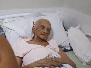 Idosa de 121 anos é 'descoberta' após atendimento médico e pode ser a mais velha do mundo