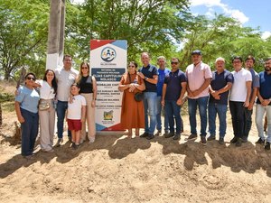 Prefeito entrega reforma da passagem molhada em Major Izidoro