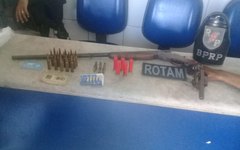 Armas e munições encontradas pela polícia