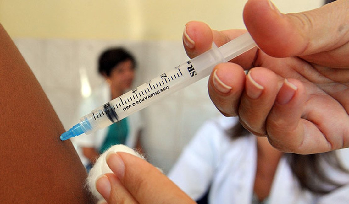Vacinação contra gripe será aberta a toda população a partir de segunda 