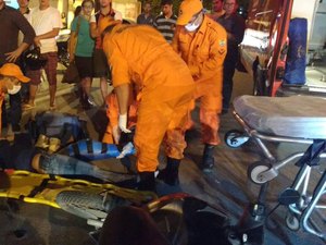 Condutor não respeita placa de 'PARE' e causa uma colisão