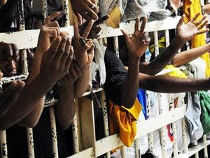 40 presos são encontrados mortos dentro de cadeias