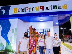 Principal praça do bairro Canafístula e Arapiraquinha são revitalizadas e entregues à população