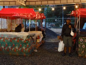 Fortes chuvas afastam clientela e prejudicam renda de comerciantes em Maceió