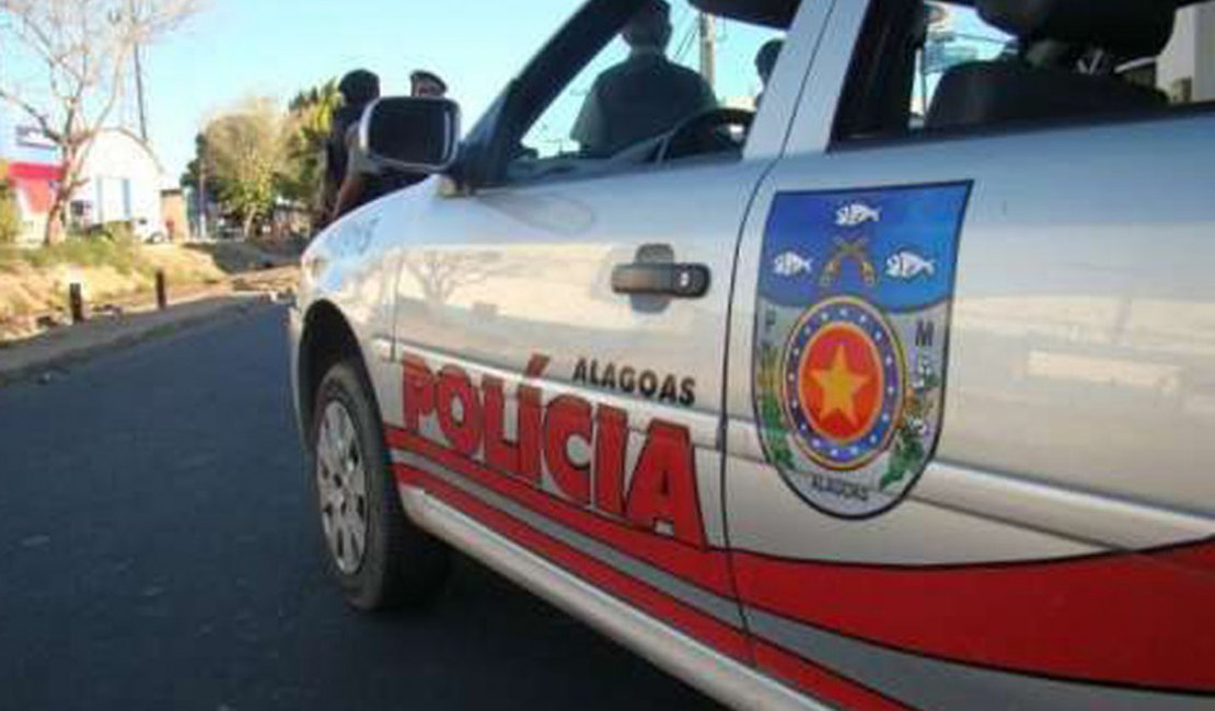 Irmãos são presos após esfaquear casal na Santa Lúcia, em Maceió