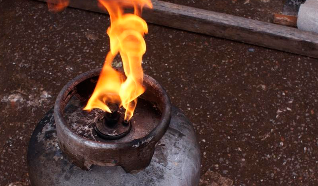 Vazamento de botijão de gás provoca princípio de incêndio em lanchonete  de Arapiraca