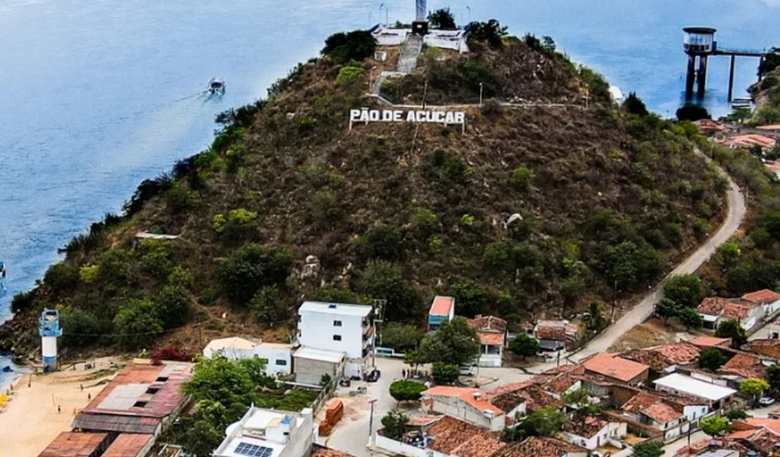 Criminosos fazem reféns em assalto à casa da mãe do prefeito de Pão de Açúcar