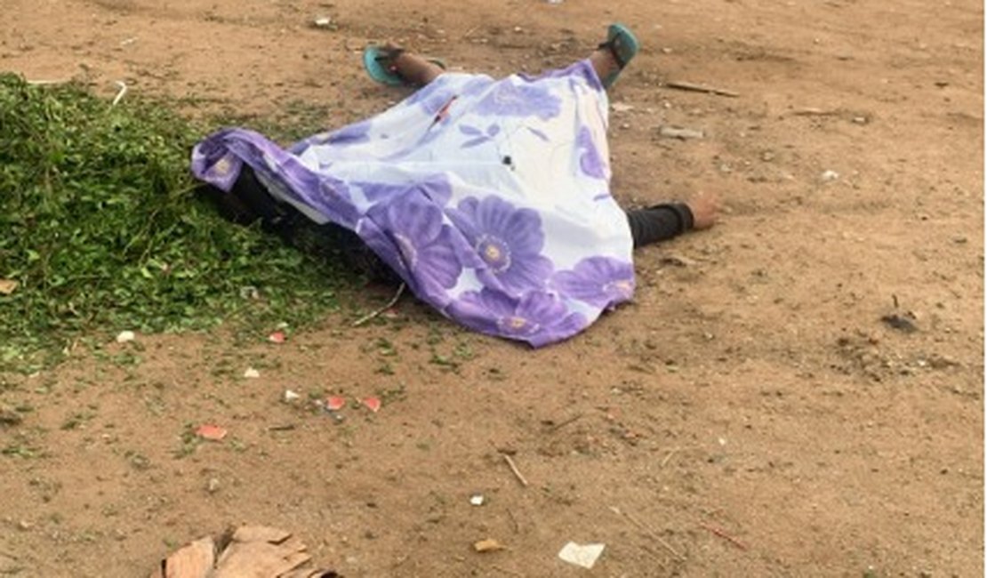 Jovem de 18 anos é encontrado morto a tiros em terreno baldio em Arapiraca