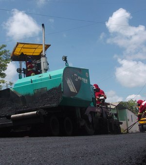 Obras de pavimentação avançam em diversos bairros de Maceió
