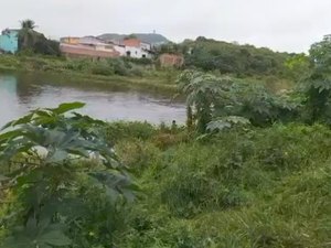 [Vídeo] Após quase 24 horas, buscas por adolescente que mergulhou no rio Ipanema continuam