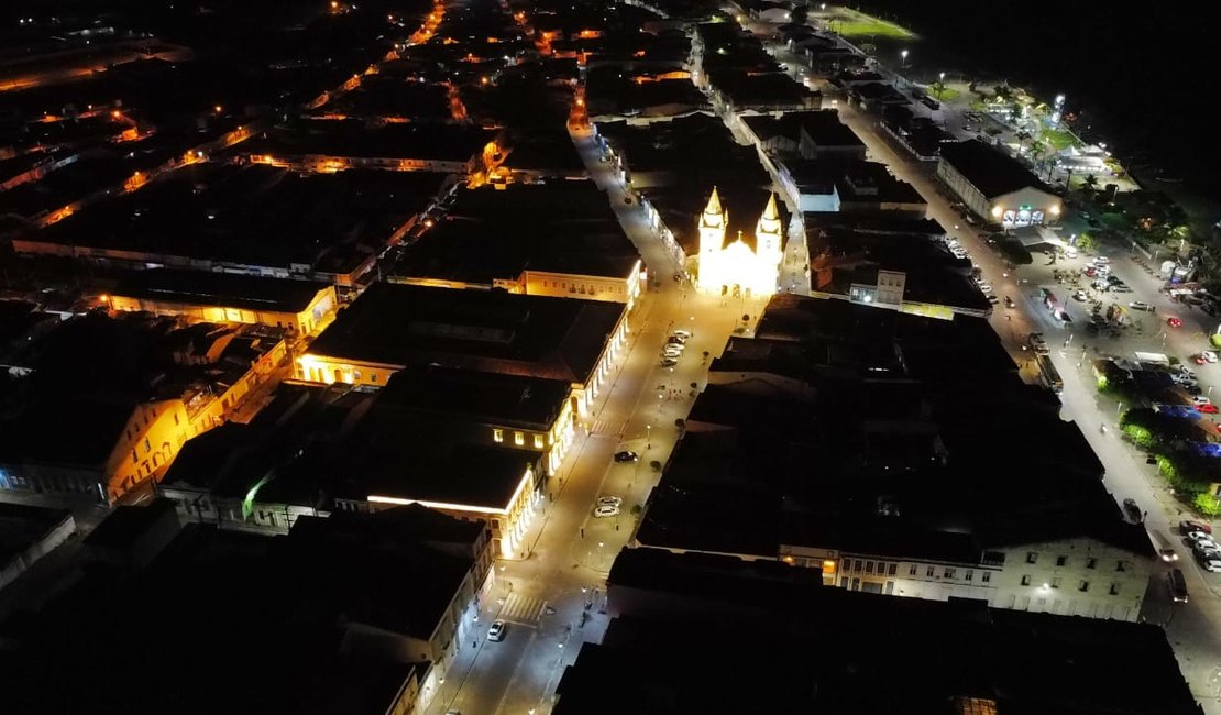 Prédios do Centro Histórico de Penedo ganham iluminação cênica