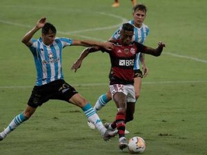 Após eliminação na Libertadores, torcida do Flamengo protesta do lado de fora do Maracanã