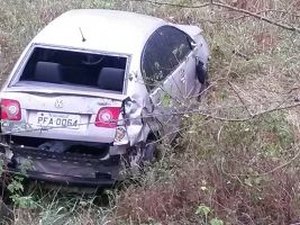 Motorista perde o controle e carro capota na AL-115