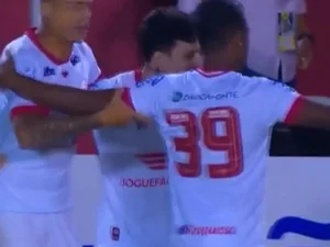 Jean Carlos marca e Náutico bate o Vitória