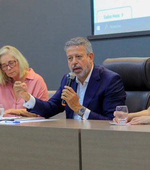Arthur Lira dialoga com médicos e reafirma compromisso com a saúde de AL