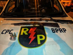 Polícia encontra espingardas em residência de homem em Rio Largo 