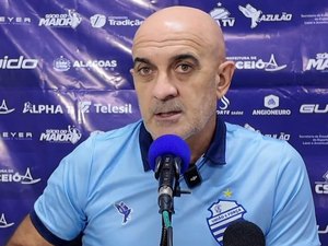 CSA anuncia desligamento do técnico Itamar Schülle após resultados negativos na temporada