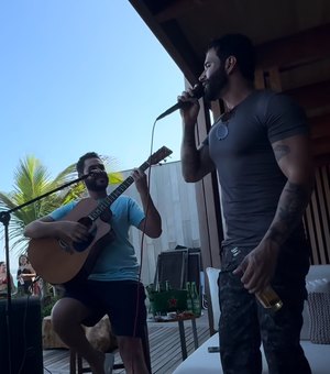 Gusttavo Lima faz pocket show surpresa em resort na Barra de São Miguel e encanta hóspedes
